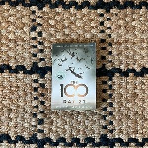 BOOK. “The 100 Day 21” 2nd book in series by Kass Morgan